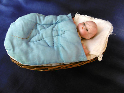 Bébé poupée ancienne, 27 cm de haut, biscuit et tissu, Armand Marseille, yeux lâches - France