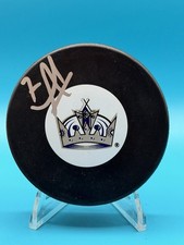 Derek Armstrong/Los Angeles Kings/Signed Hockey Puck ￼