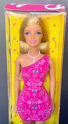2010 Mattel Barbie Fashion Doll T7442 New in Unopened Box