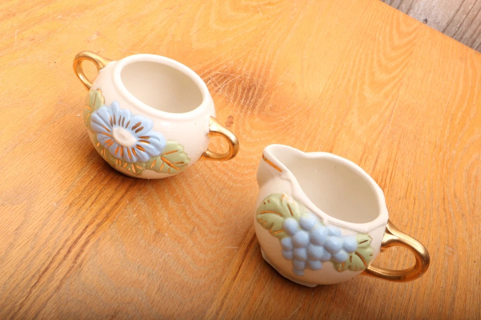 Azúcar y crema esculpida de uva y flor vintage Foto 2 de 4