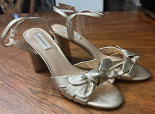 Antonio Melani Metallic Gold Heels w/bow tie Sz 11