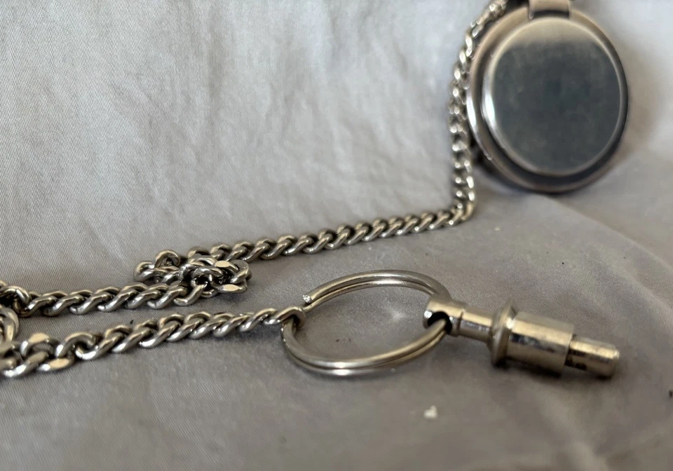 24720-255 Swiss Army Pocket Watch Victorinox 24 Hour Chain Swiss Quartz Vintage - Image 3 of 4