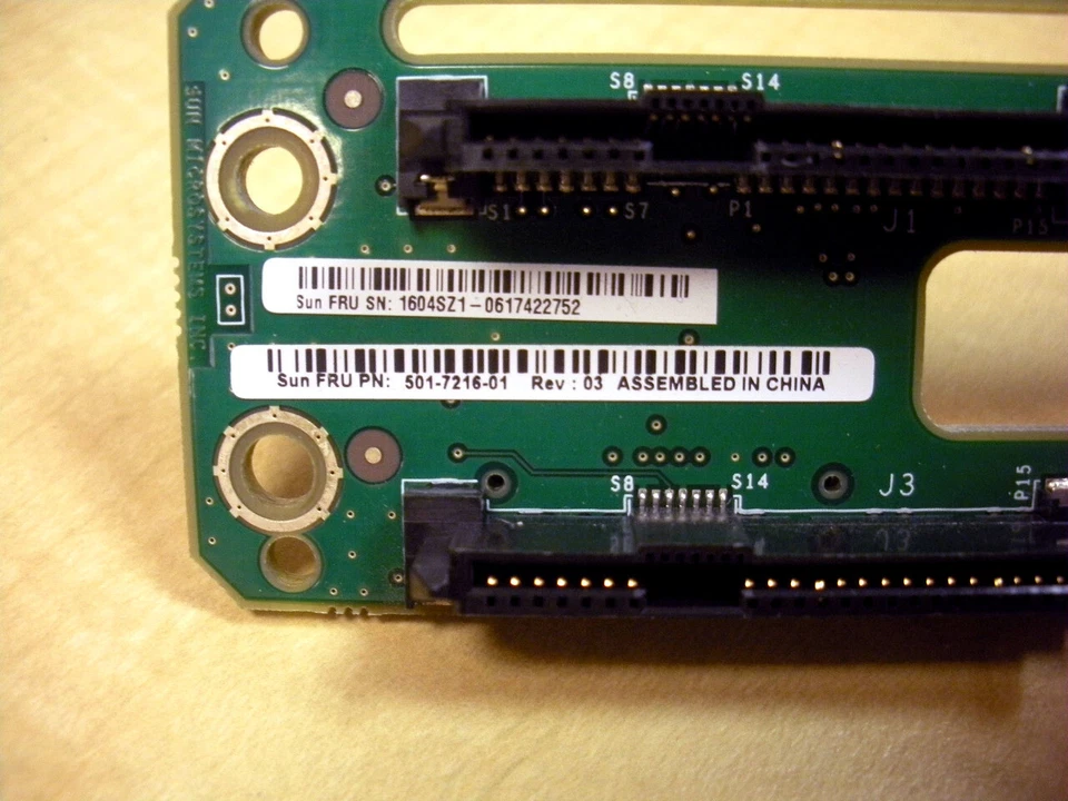 Sun 501-7216 4-Slot SAS Disk Backplane for X4200, X4200 M2, 5320 - Image 3 of 3