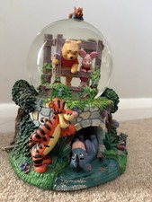 Disney Store Winnie the Pooh Snow globe. Large Size. Tigger, Eeyore, Piglet, Roo