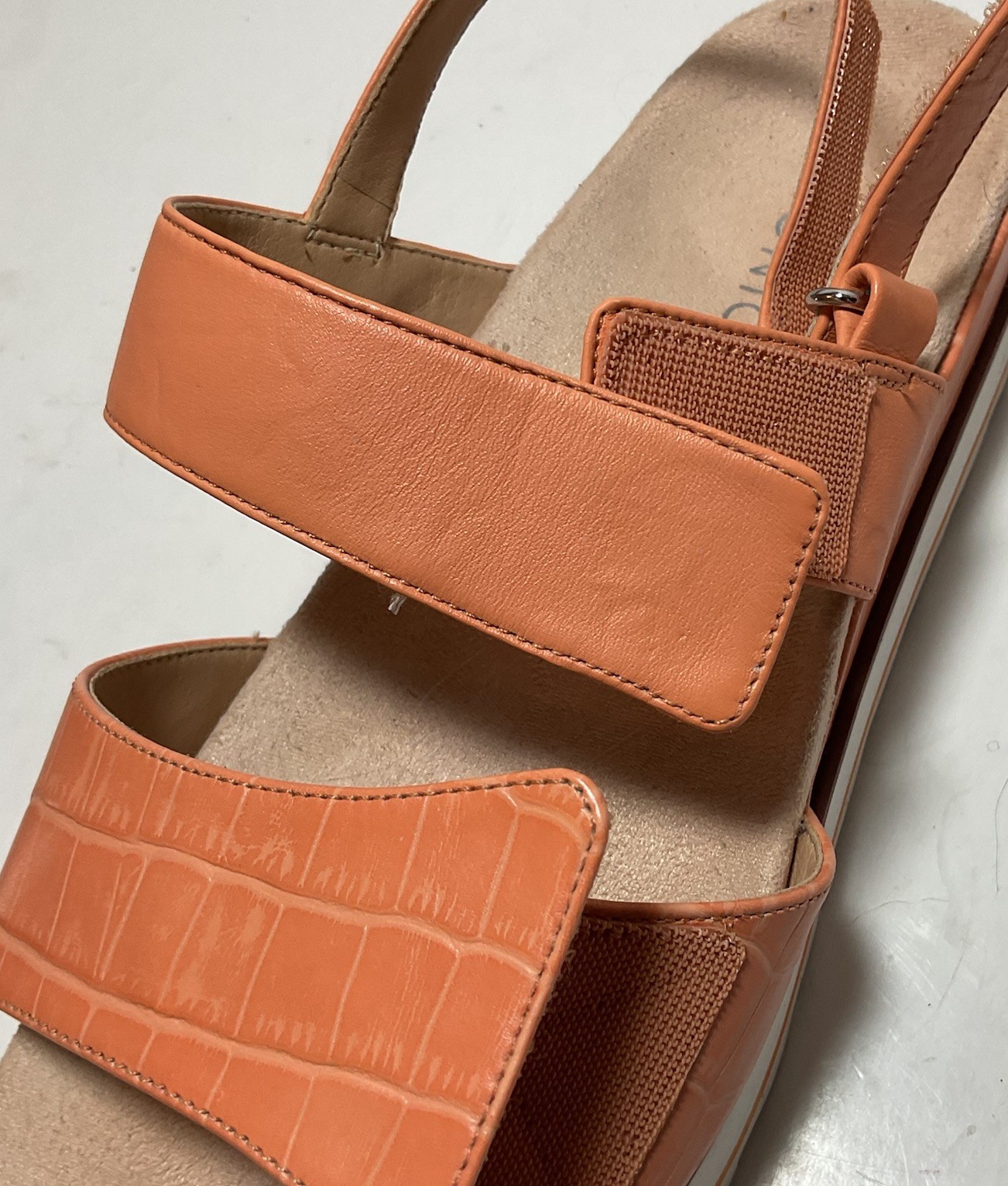 Vionic Brielle Crocodile Platform Supportive Comf… - image 9