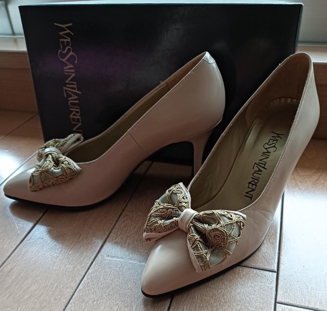 Autentiche decolte Yves Saint Laurent a punta nastro beige taglia 35 donna