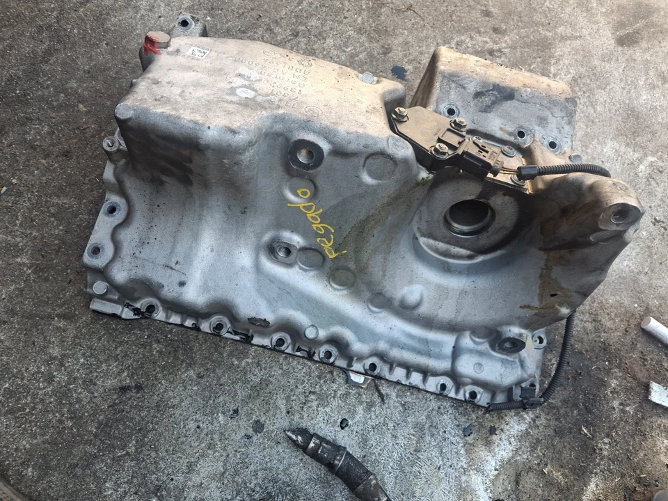 2013-2016 BMW 328I XDRIVE 2,0 л масляный поддон двигателя 7601942 - Изображение 3 из 4