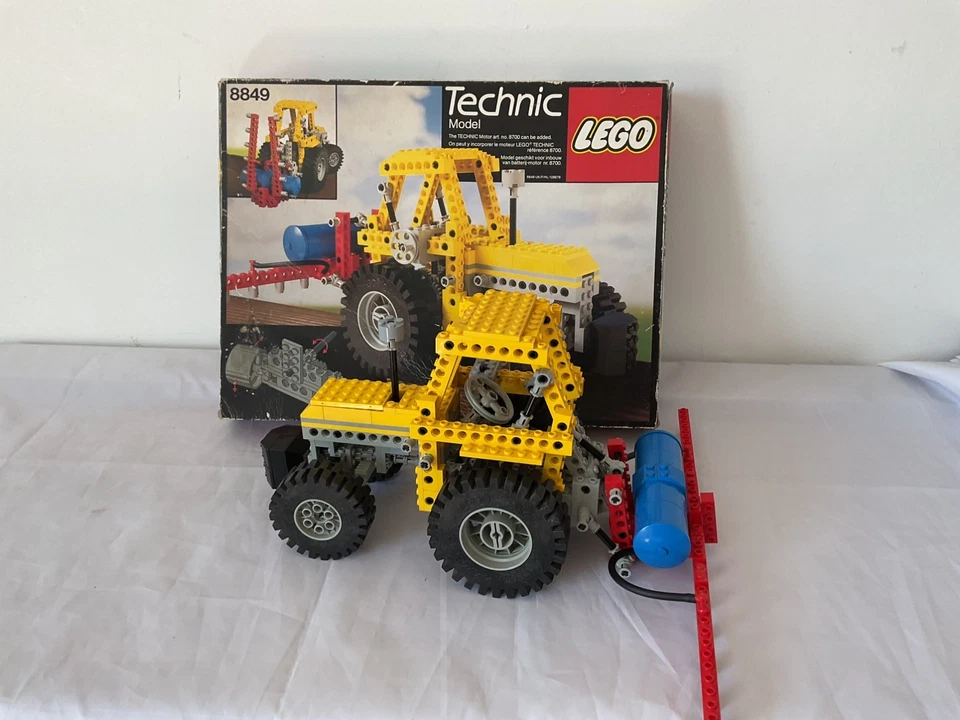 LEGO Technic 8849 Tractor, photo 1 of 5
