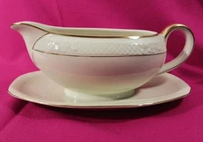 Vintage ELFENBEIN(BAVARIA) Ivory/Gold Trim Gravy Boadw/attached Underplate