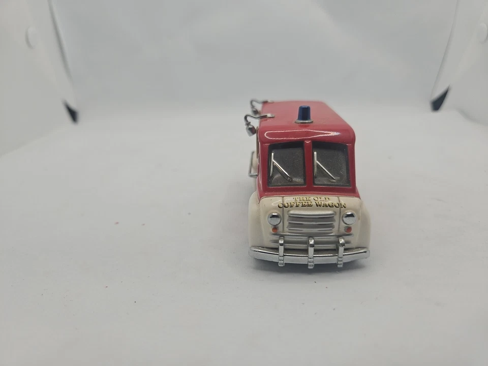 MATCHBOX YESTERYEAR, 1:43,YFE16, DODGE ROUTE VAN SPRINGFIELD FIRE #FT3 - Image 2 of 4
