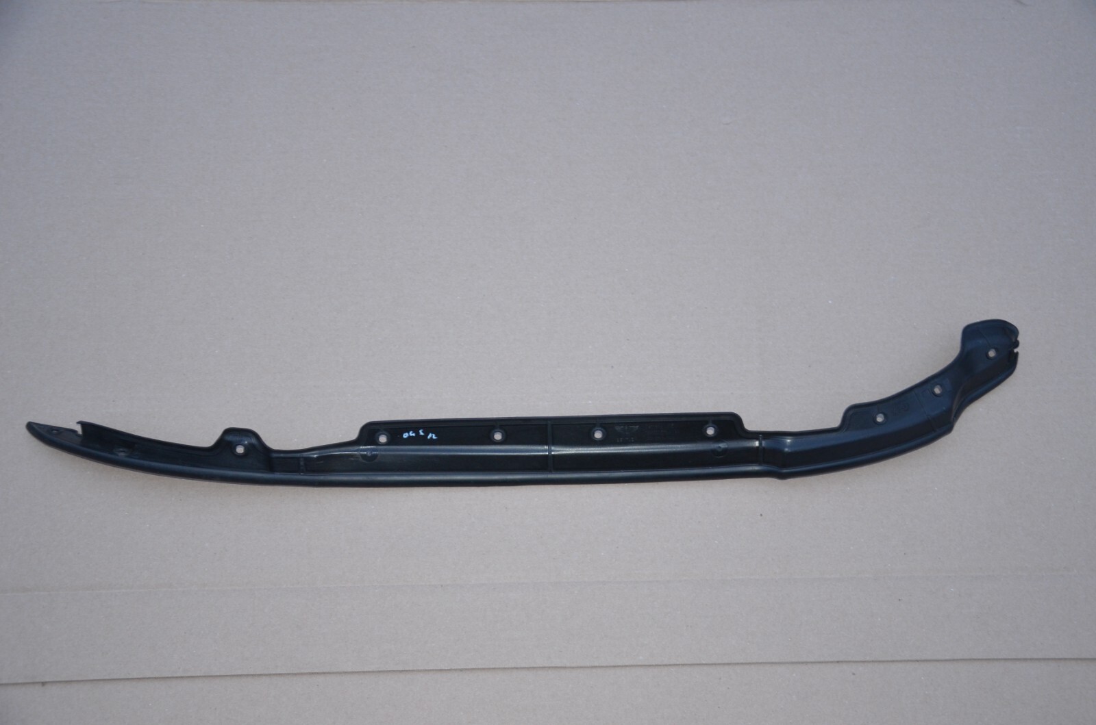 2016-2019 BENTLEY BENTAYGA INNER DOOR SEAL RIGHT FRONT INSERT 36A 837 718 A OEM
