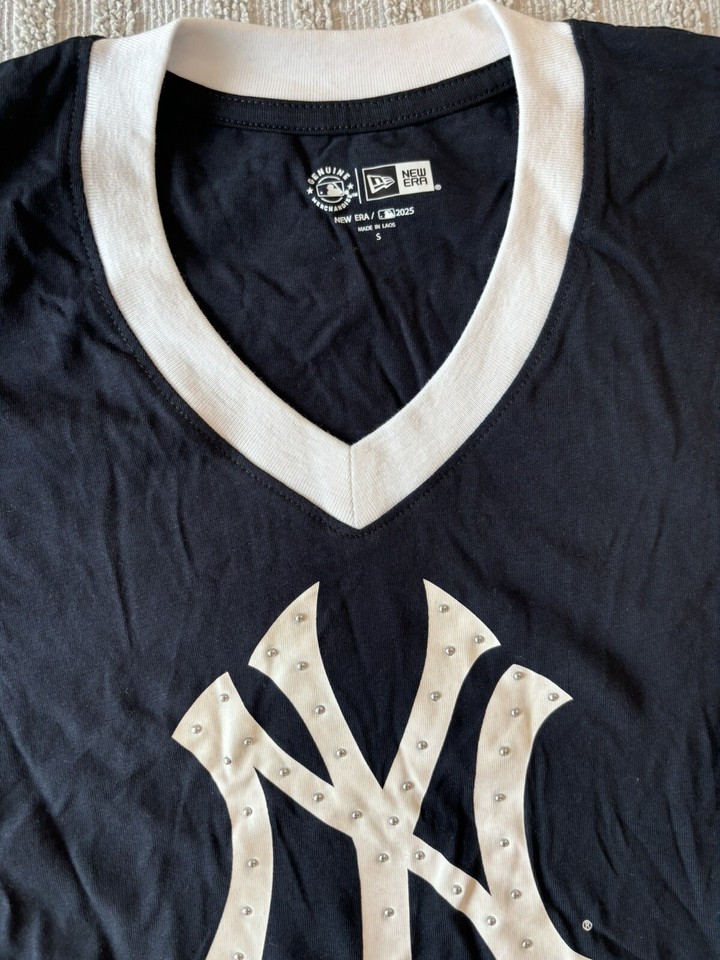 New Era MLB New York Yankees Short Sleeve VNeck Tee Tshirt Women’s