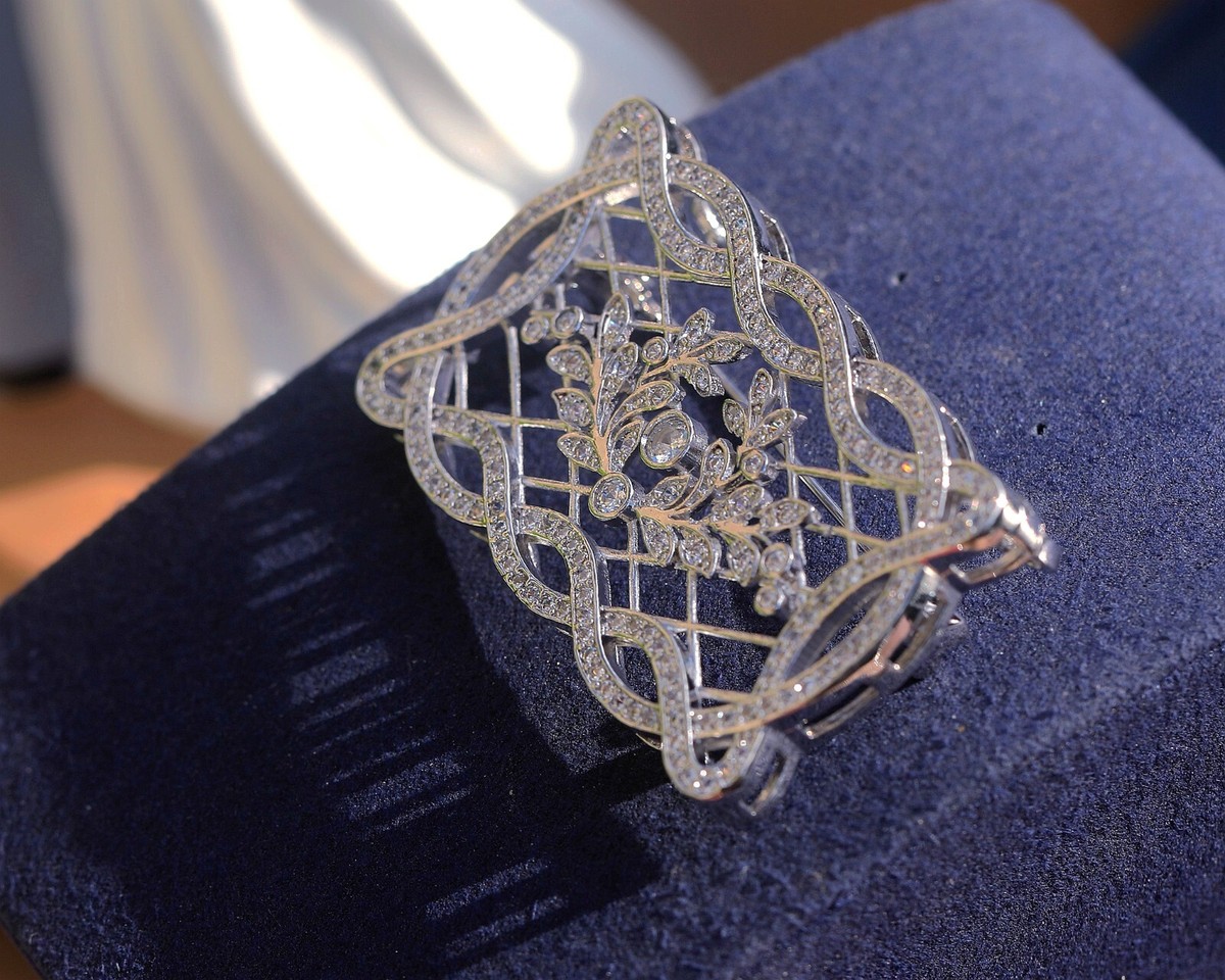 Collier Pendentif Broche Style Belle Epoque Dentelle - Serti CZ Blanc Rhodié, Neuf Sans Emballage