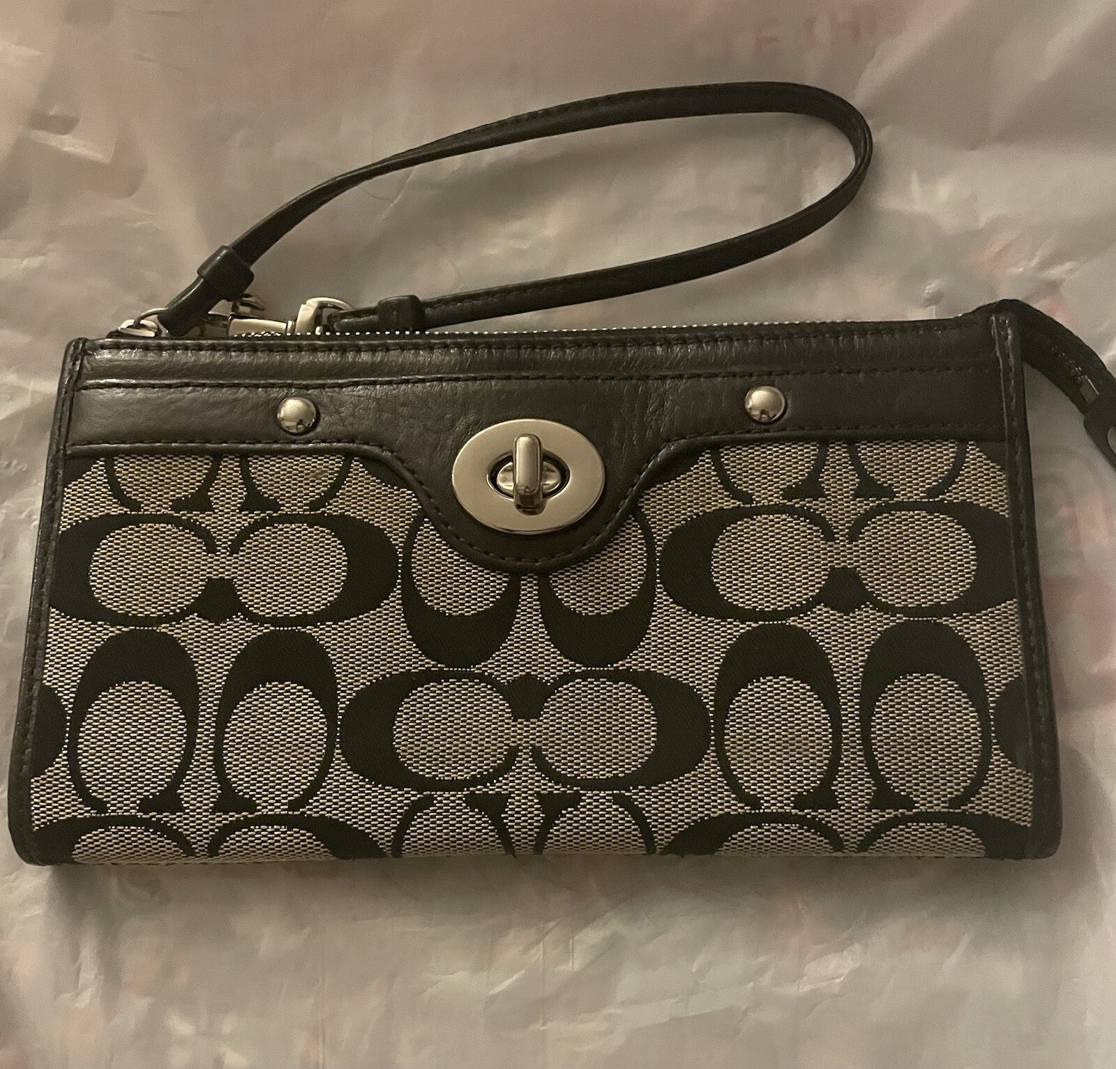 Coach Penelope Zippy Turnlock Wristlet Wallet 8x4 Inches