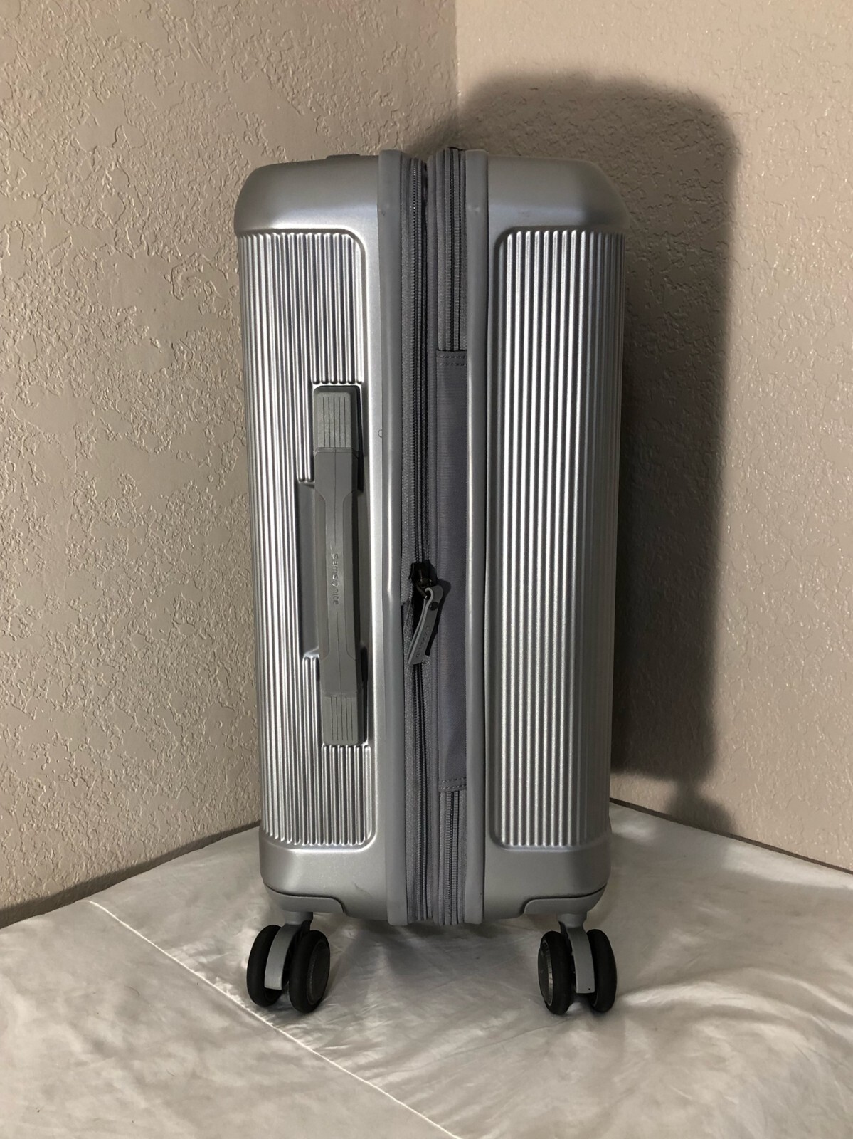 SAMSONITE Silhouette 17 21" Carryon Expandable Hardside Spinner