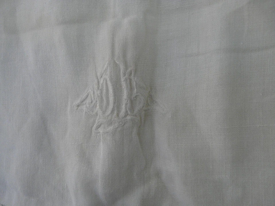 Taie de traversin ancienne lin brodé main – Chiffre JC – 126×41 cm REF 4712C - Photo 4/4