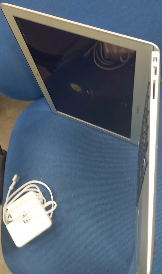 Apple MacBook Air 13" 2015 · i5 · 4GB · 250GB, photo 4 of 5