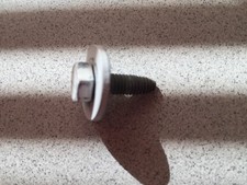 1997-2000 MERCEDES-BENZ C230 C280 W202 ~ FRONT FENDER TO WHEELHOUSE SCREW
