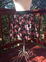 Pretty Floral Lee Kuran Skirt Size M Medium Pretty Floral Lee Kuran Skirt Size M Medium