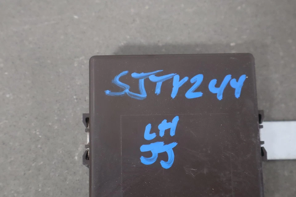 Módulo de control de puerta Toyota Supra 1988-1990 Foto 2 de 4