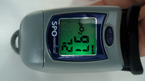 PulseOx SPO 5500 unità dita grado medico saturazione ossigeno nel sangue e frequenza cardiaca - Video 1 di 1