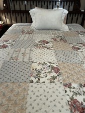 Vintage Cottage Floral Patchwork Quilt Missing Tags 107 X 86. Reversible.