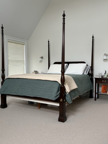 Stickley Williamsburg Collection Mahogany Bedroom Set Queen Frame + Side Tables