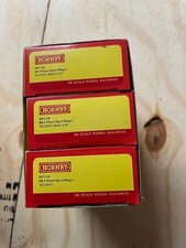 Hornby R6712A BR 5 Plank Open Wagons in BR Bauxite Livery - Triple Pack