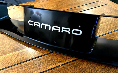 1985-92 Camaro Z-28 IROC FRONT BUMPER GRILLE INSERT BLACK SILVER LETTER GM OEM