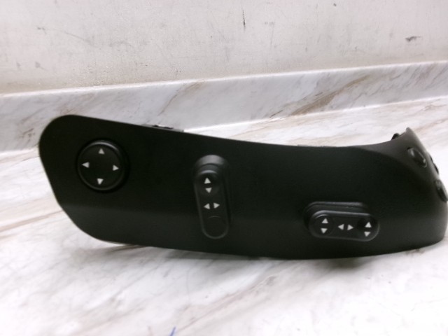 82593700 03 to 12 Maserati Quattroporte Right Front Seat Switch