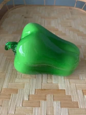GLASS GREEN PEPPER HAND BLOWN FRUIT & VEGETABLE ART GLASS  MURANO STYLE