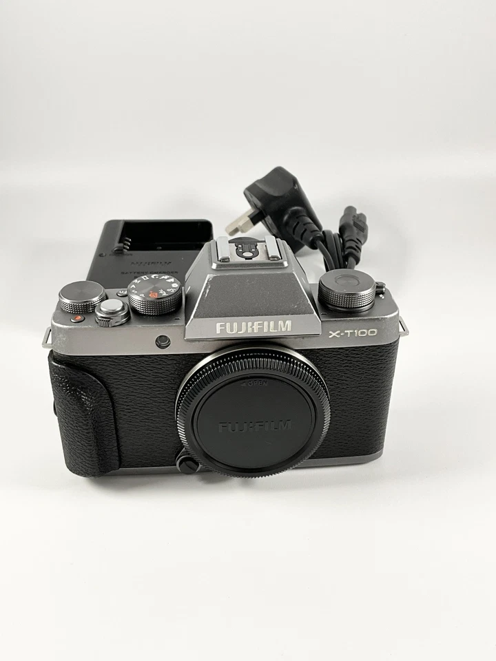 Fujifilm X-T100 24.2MP Digital Camera Dark Silver + XC15-45mm F3.5-5.6 + case, photo 1 of 5