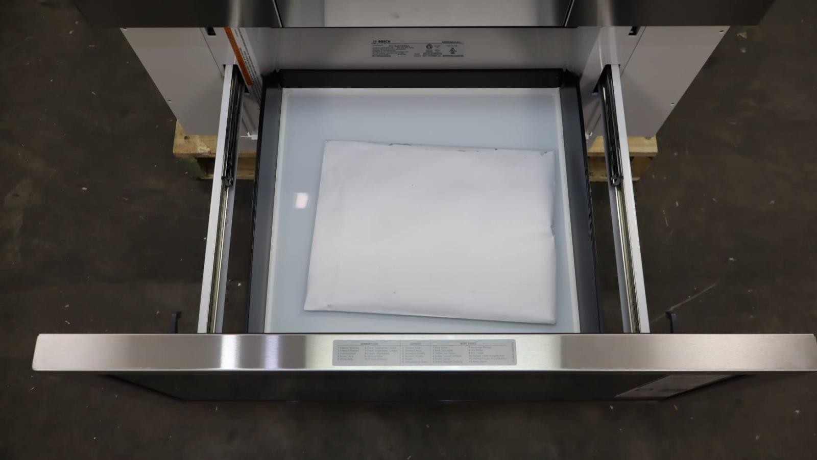 Bosch 800 Series 30" Tilt Display 1.2 Cu.Ft. Smart Microwave Drawer HMD8054UC