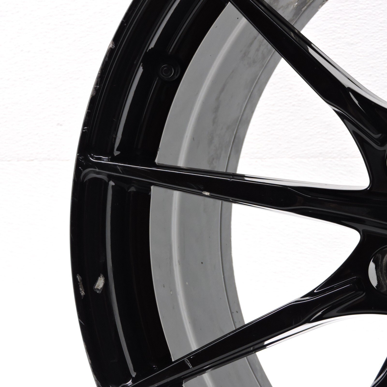 19-21 Mclaren 600LT 19 19x8 Rim Front Ultra Lightweight Wheel ET32.75 Bad -2424B