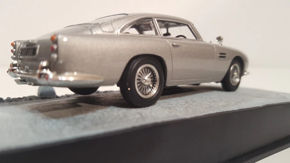 ASTON MARTIN DB5 - GOLDFINGER - 007 JAMES BOND AUTO COLLECTION -SCALA 1/43 - Immagine 4 di 4