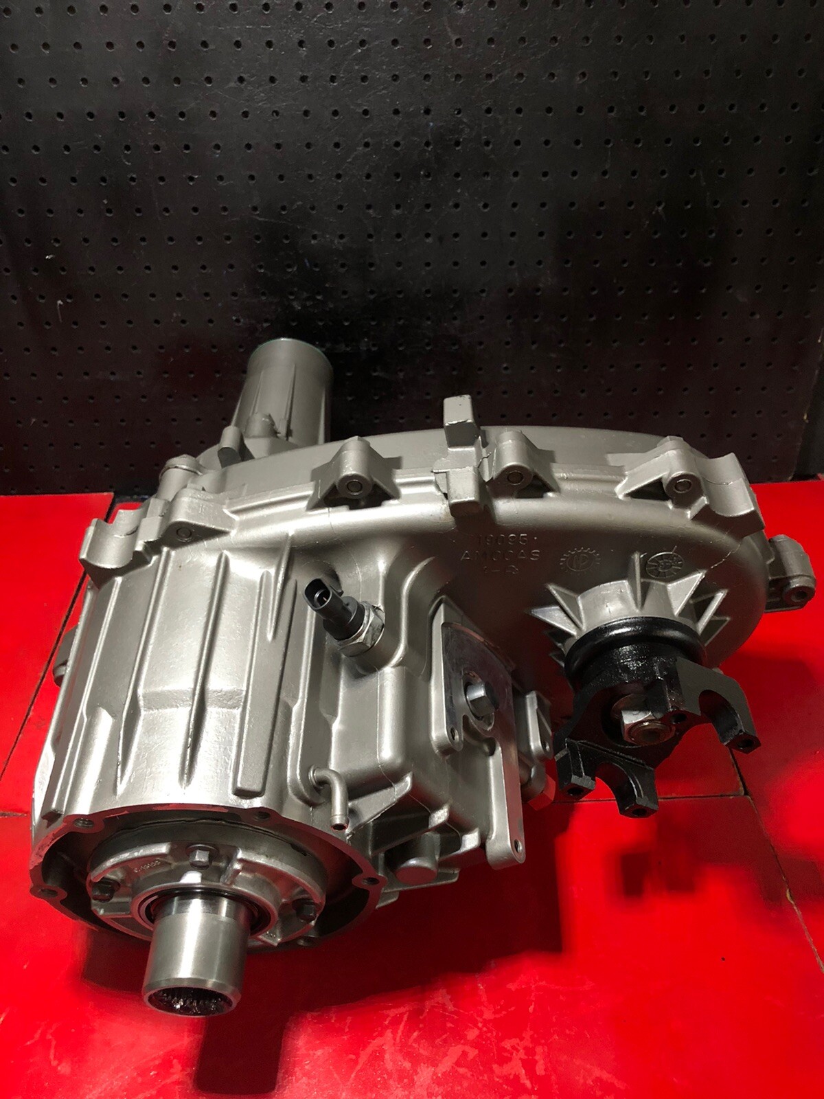 19952000 GMC/CHEVY NP 243C TRANSFER CASE ELECTRIC SHIFT 32 SPLINE