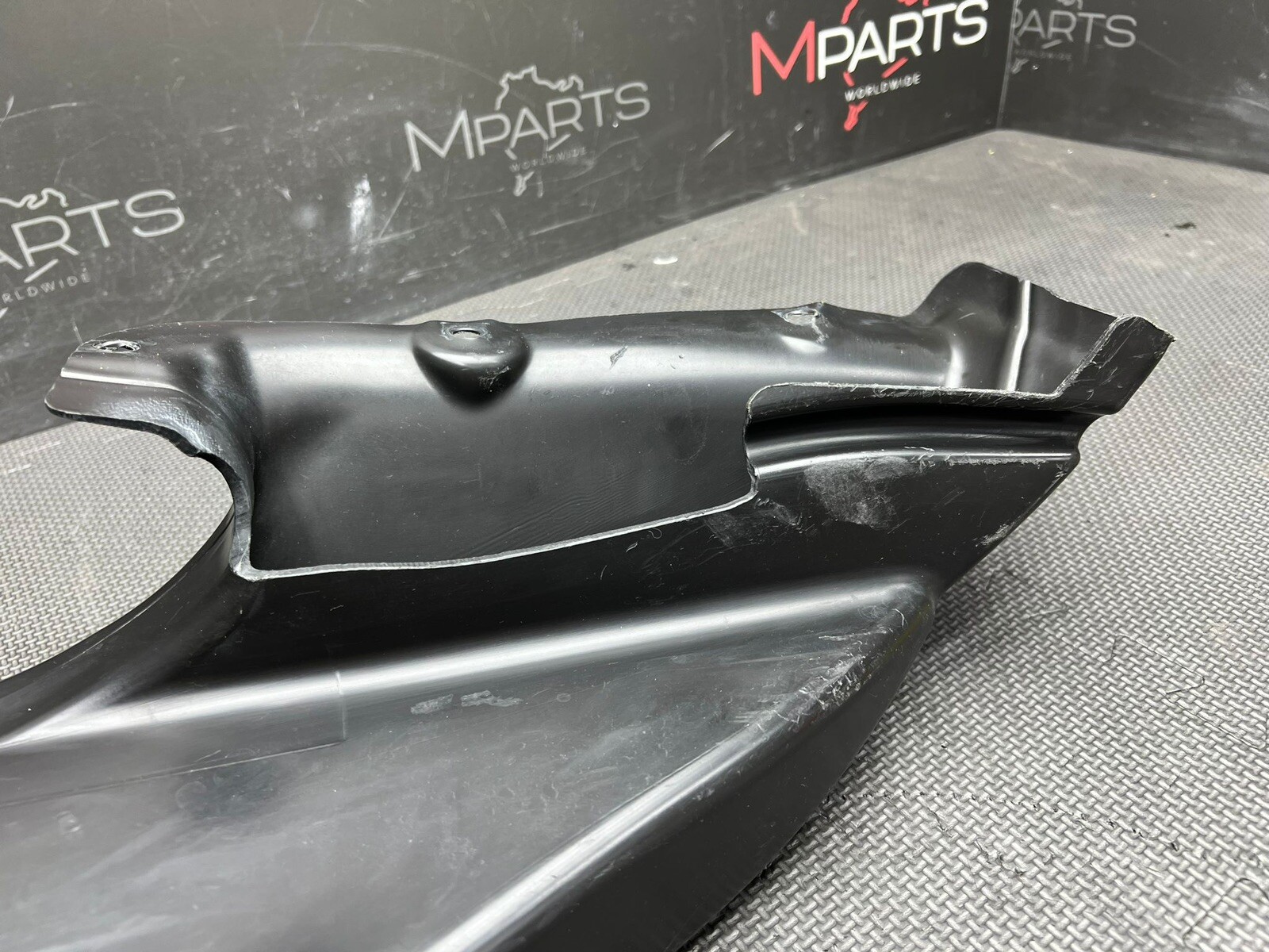 FERRARI 458 ITALIA DRVIER LH UPPER AIR DUCT P/N 82745800