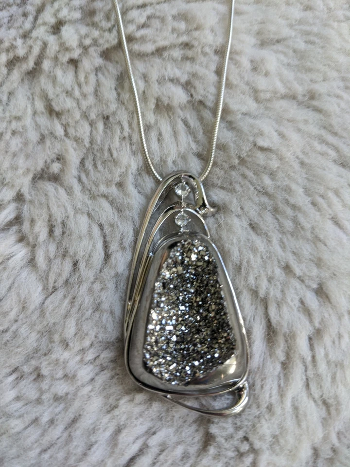 Colgante QVC Negrita Forma Libre Cuarzo Drusy y Topacio Blanco Acento. Collar nuevo Foto 3 de 3