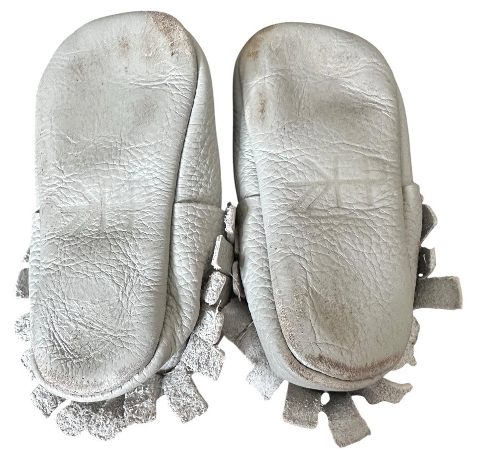 Mocasines grises de cuero plateado recién escogidos para bebé talla 4 ¡ENVÍO RÁPIDO! Foto 3 de 4