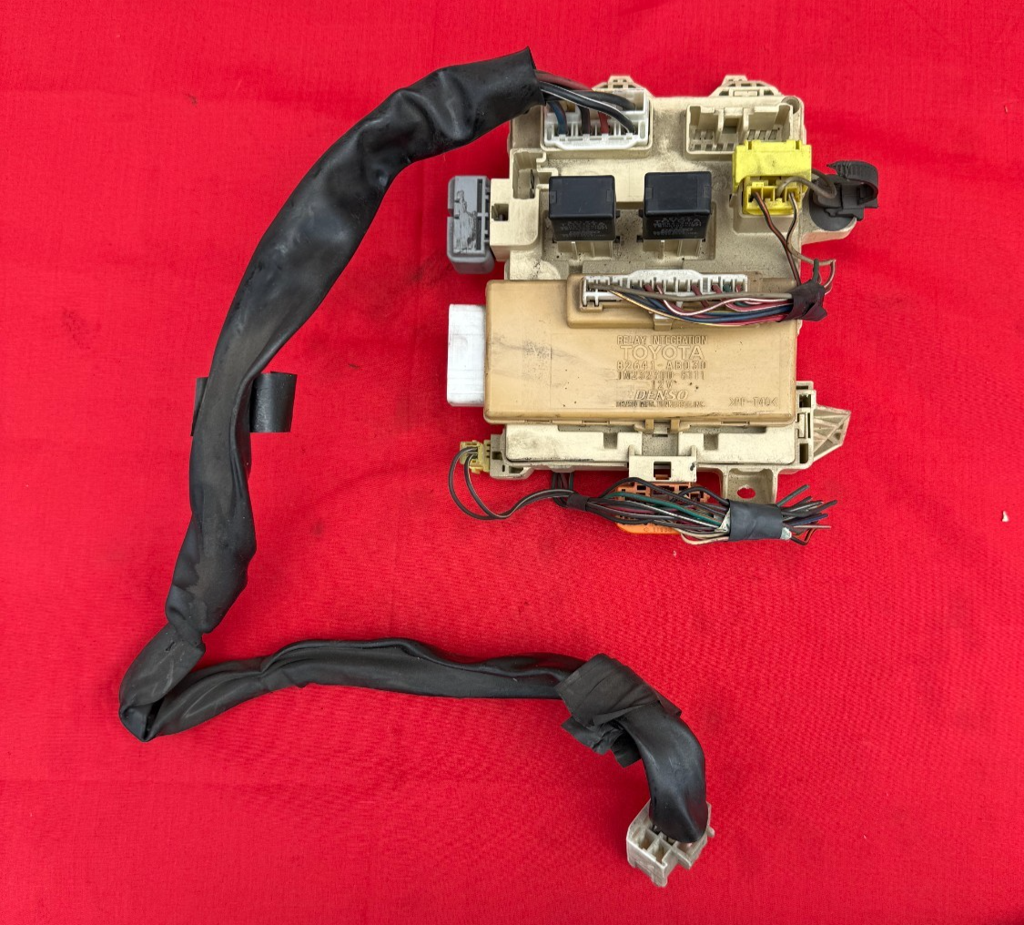 OEM 1998-2002 TOYOTA COROLLA Cabin Instrument Panel Junction Block