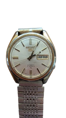 Vintage 21 Jewels Automatic Seiko 5 7019-7100 Seiko W/ Strap Y
