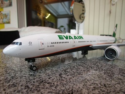 JC Wings 1/200 XX2662 Boeing 777-300ER EVA AIR B-16725