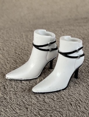Bratz Puppenkleidung Girlz Mädchen Really Rock Cloe weiß Stiefel Schuhe Absätze