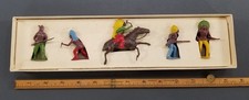 BRITAINS LIMITED N. AMERICAN INDIANS CROWN RANGE 5 LEAD FIGURINES BOX SET