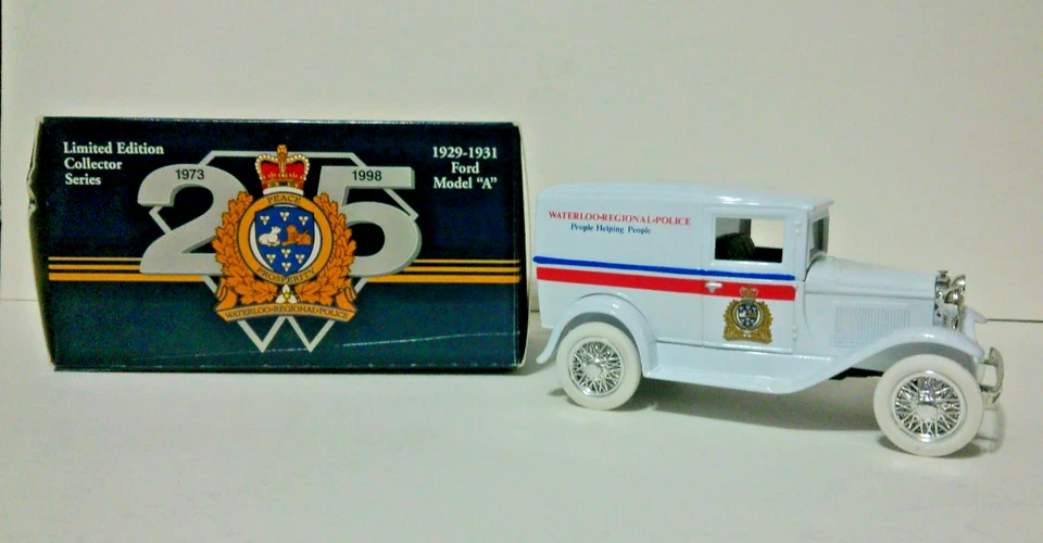 Liberty Classics Waterloo Police Service 25 aniversario vehículo fundido a presión Foto 2 de 4