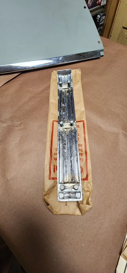 Nuevo de Lote Antiguo 1948 Serie Oldsmobile "98" Visera Cadet BONITO RARO 982486 Foto 4 de 4