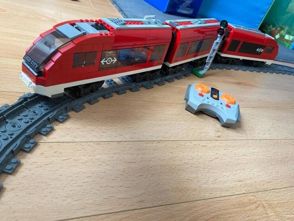 LEGO City 7938 Passenger Train, photo 1 sur 2