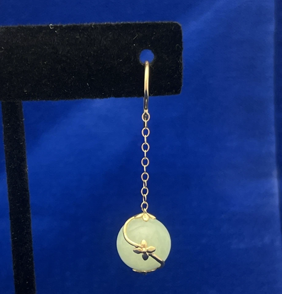 Delicados aretes con flores colgantes de jade verde menta de oro amarillo de 14 quilates 5,89 g Foto 3 de 4