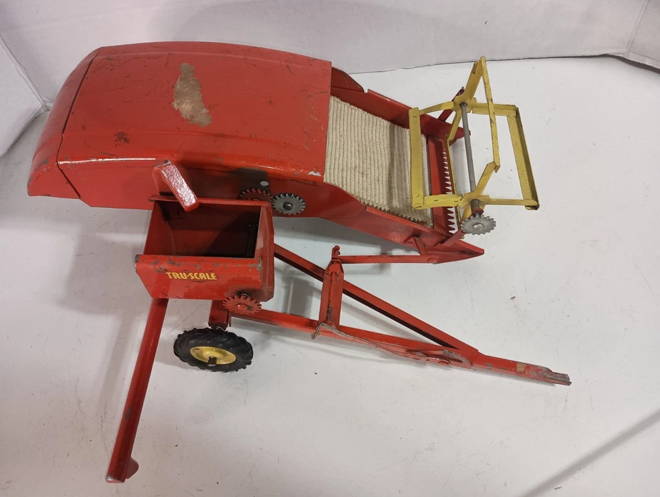 Vintage 1950's Tru-Scale Pull Type Combine 1/16 Scale Toy Farm Implement - Image 2 of 4