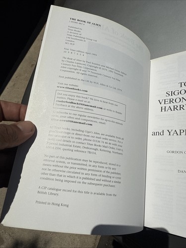 Das Buch der Alien - Bild 5 von 7